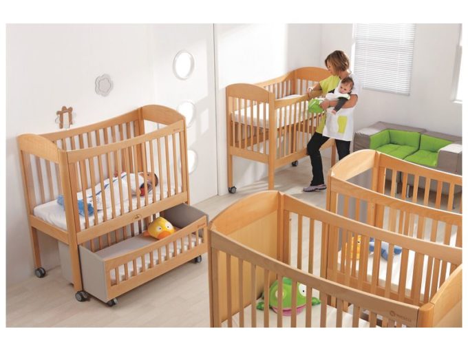 Erhöhtes Babybett mit Holzplatten 8