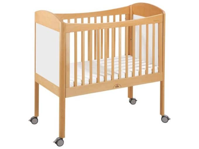 Erhöhtes Babybett mit Holzplatten 1