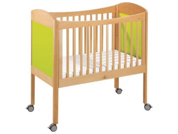 Erhöhtes Babybett mit Holzplatten 4