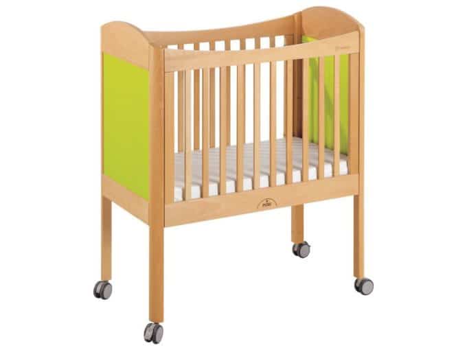 Platzsparendes Babybett mit Holzplatten 3