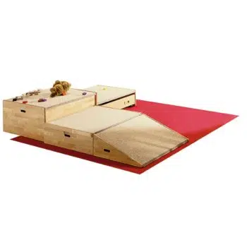 Spielpodestlandschaft mit Teppich
