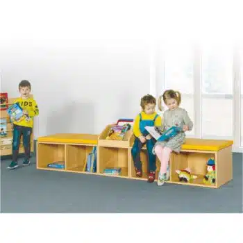 Sitzen in der Leseecke