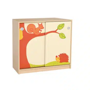 Fantasiewelt Schrank mit Eichhörnchen und Igel