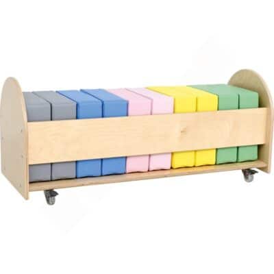 Wagen mit 10 quadratischen Sitzkissen, pastell